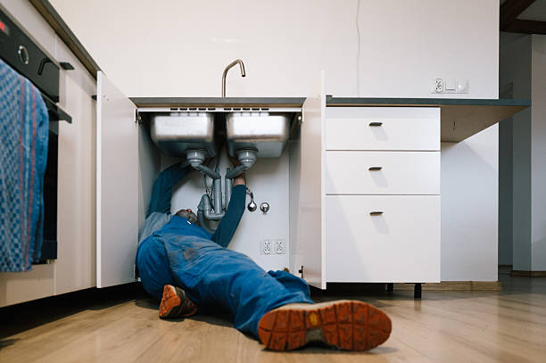 Professional Plumbing technician working in Busy, KY